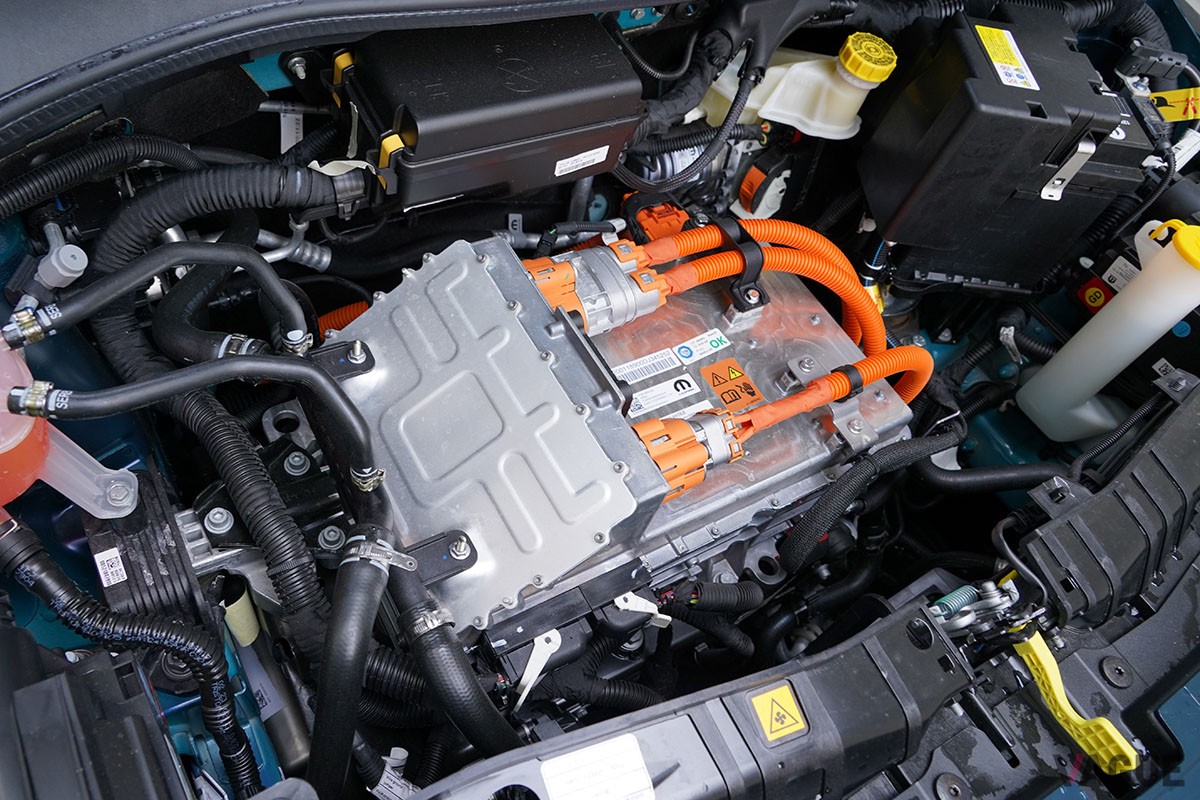 フィアット「500e」と2週間暮らしてEVの美点と欠点を実感。自宅に充電設備があり“2台持ち”が許されるなら、導入へのハードルは意外と低いかも