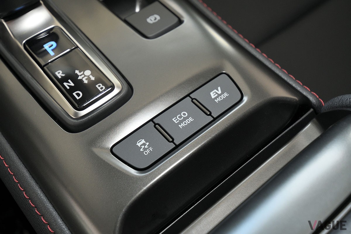 2023年秋に正式発表予定のレクサスのラグジュアリー・コンパクトSUV「LBX」。内外装や走りはレクサスらしく高級感あふれる仕上がり