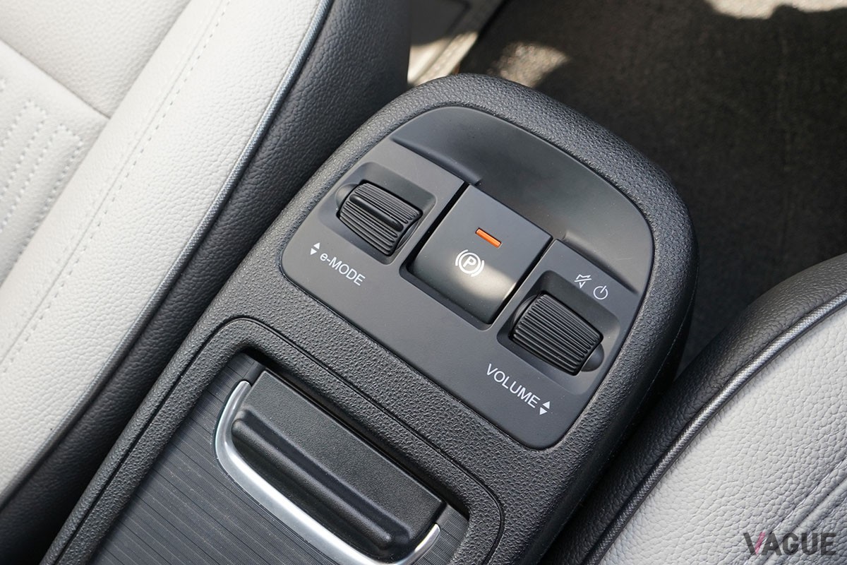 フィアット「500e」と2週間暮らしてEVの美点と欠点を実感。自宅に充電設備があり“2台持ち”が許されるなら、導入へのハードルは意外と低いかも