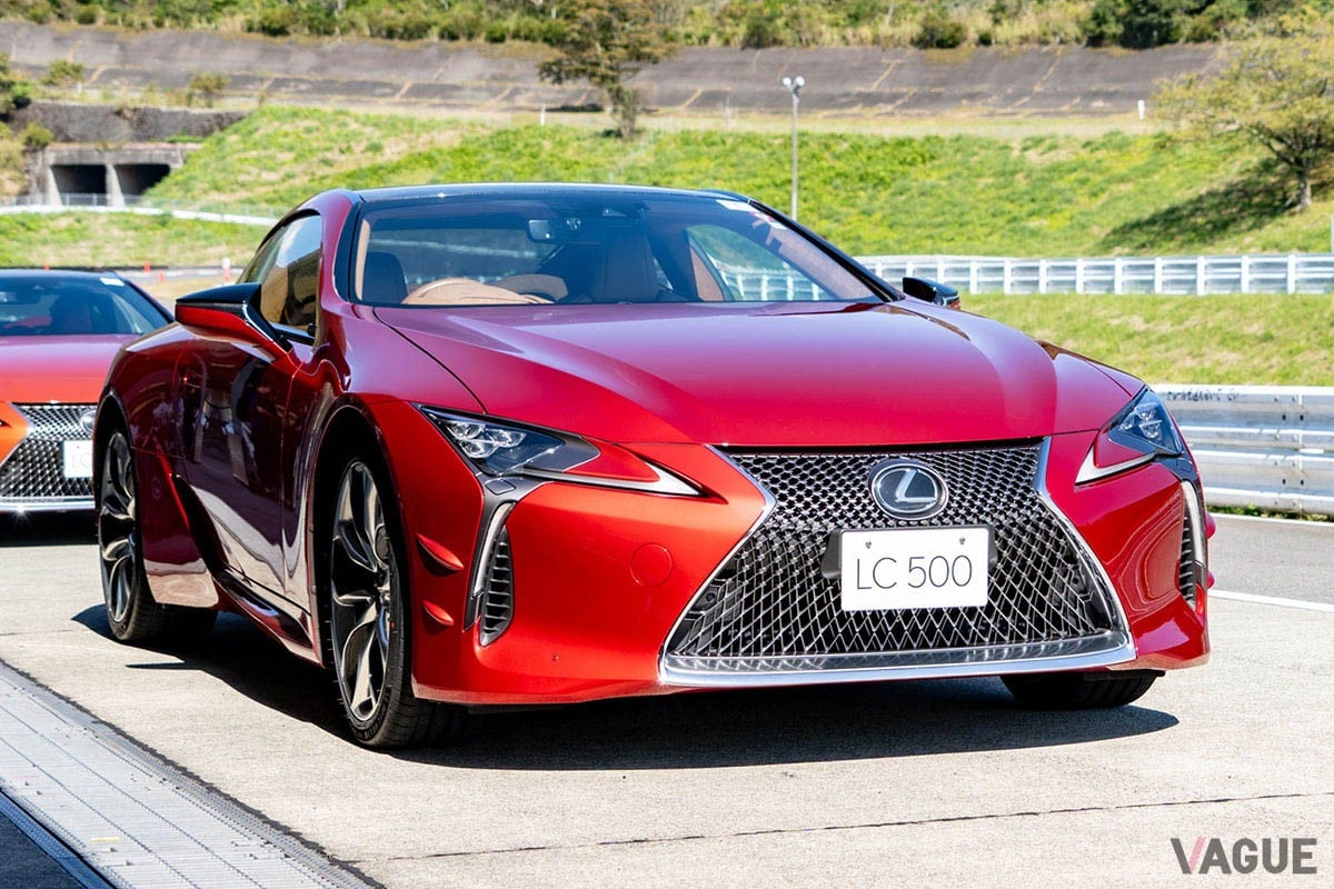 キレ味のいい走りが魅力的なレクサス「LC」の「EDGE」。「LEXUS LC Performance Upgrade Package」を施工した車両は、その美点を80%ほど体験できる
