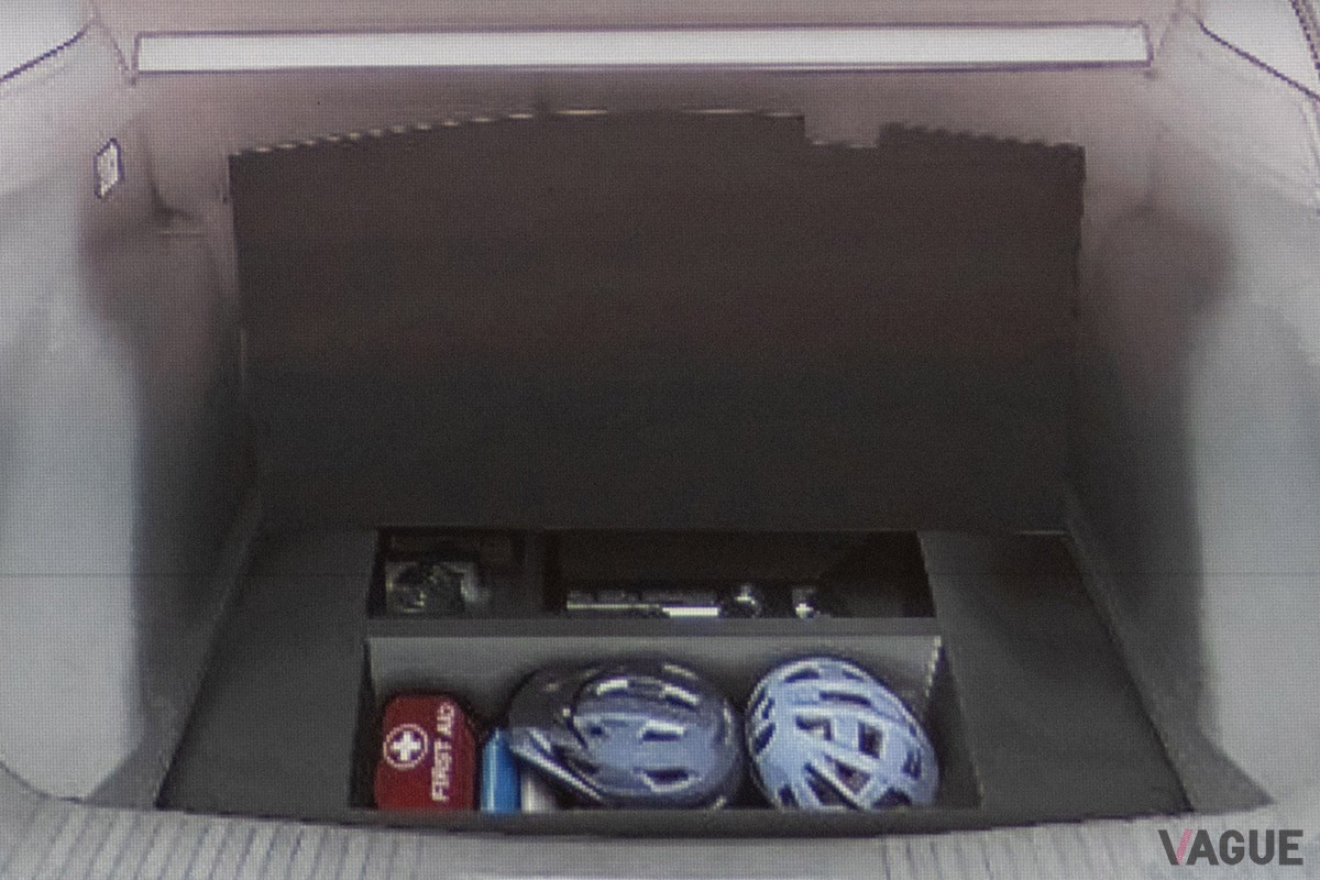 ボディサイズはコンパクトながら、荷室に最大4個のスーツケースや、9.5インチのゴルフバッグ2セットを積み込めるホンダ新型「WR-V」（資料写真より）