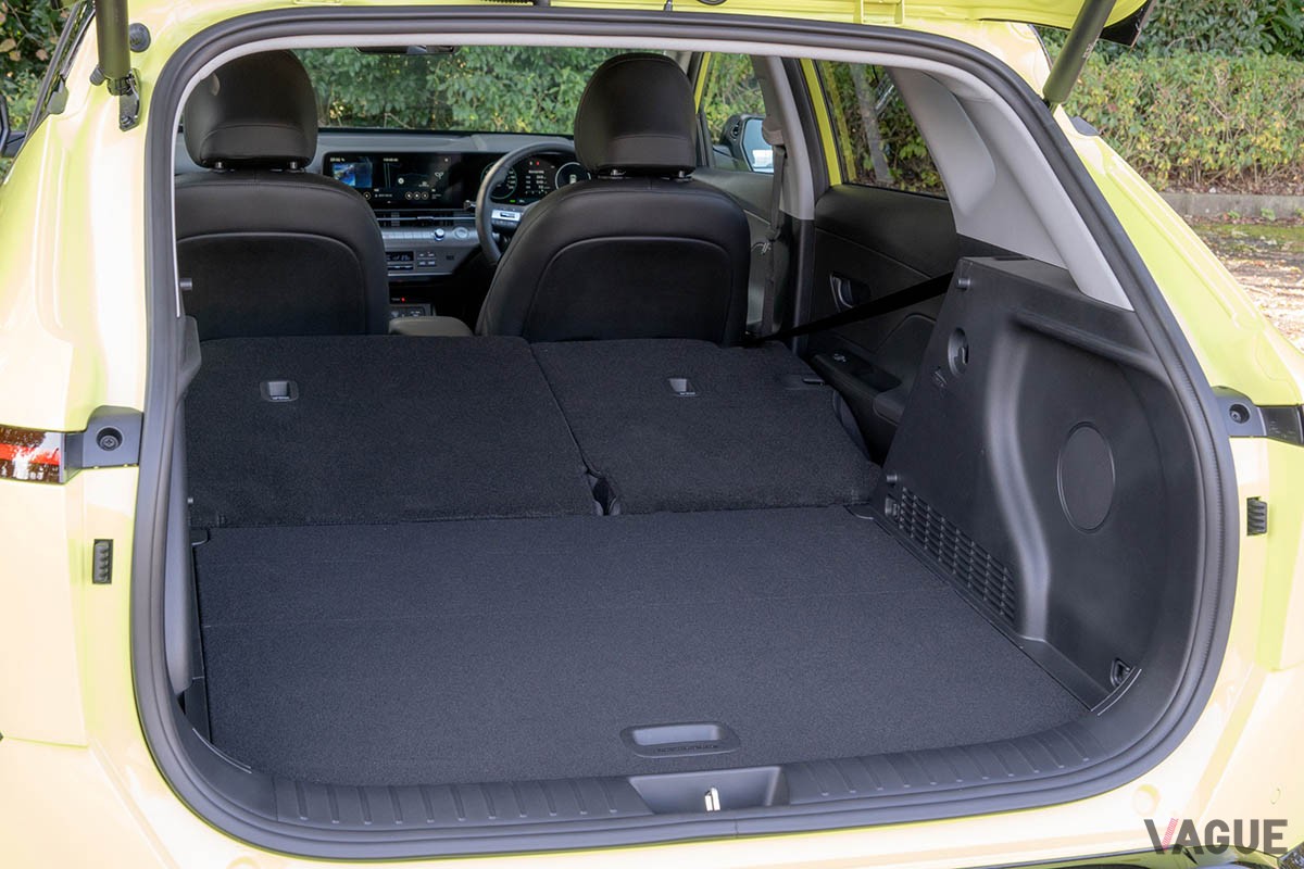 日本のユーザーの使い勝手などを考慮し、随所に日本独自のデザインや機能を盛り込んだヒョンデの電動コンパクトSUV「コナ」