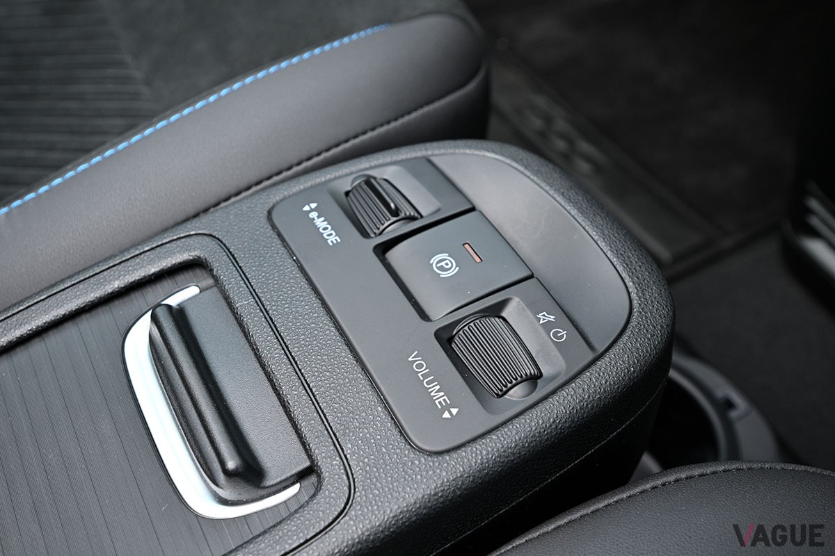 優れたダッシュ力と迫力のサウンドでアバルトらしさを味わわせてくれるEVホットハッチ「500e」