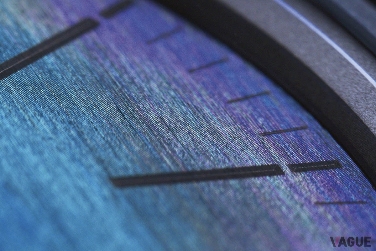 一見アプライド仕上げのように見えるロゴやインデックスも、全てレーザー技術で作られたもの。その精巧さには驚くばかり