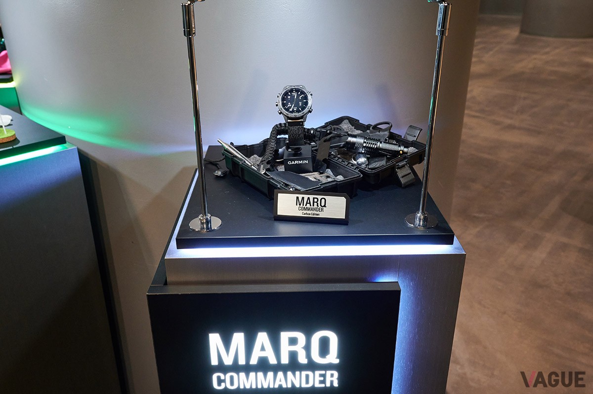 「Commander」では世界の航空気象や航空データベースへのアクセスが可能。ステルスモードやナイトビジョンなどタクティカルな機能も多彩に備える