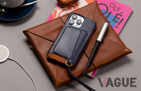 ストラップとカードホルダー兼スタンドを備えたバリエーション「Genuine Leather multi-functional Case」
