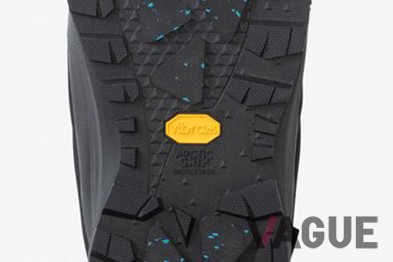 濡れた氷上でも滑りにくいVibramアークティックグリップを搭載