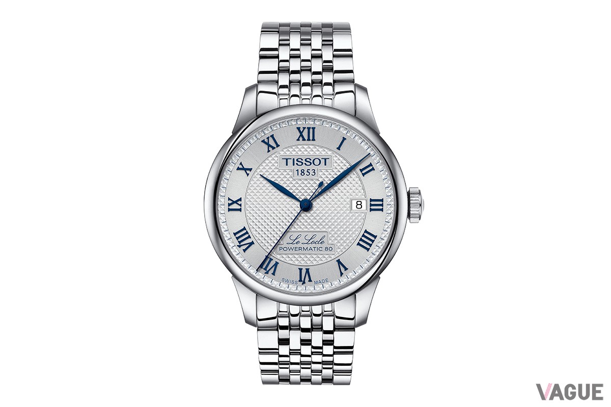 ステンレススチールのブレスレットは端正な姿に