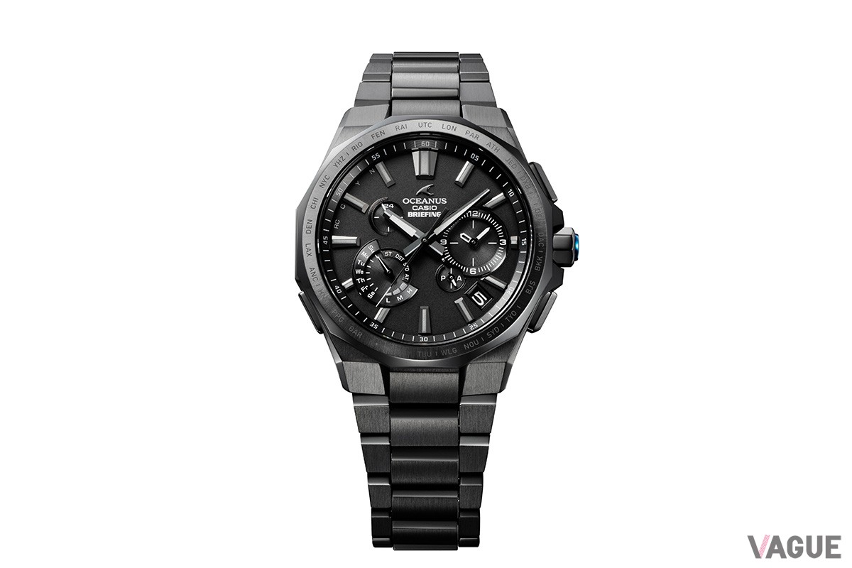 バンドは幅広の中駒を外駒より高く配置することで際立たせ、ソリッド感と腕馴染みの両立を実現