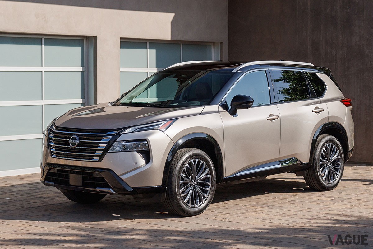 日産「エクストレイル」の北米版というべき「ローグ」が2024年モデルへと進化。なかでもフロントマスクは新時代のデザインへと刷新された