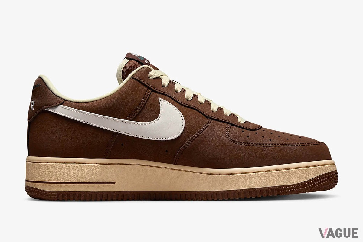 Nike Airを搭載した初のバスケットボールシューズ「エア フォース 1」の進化版「エア フォース 1 ’07」に冬らしいアースカラーの新色が登場