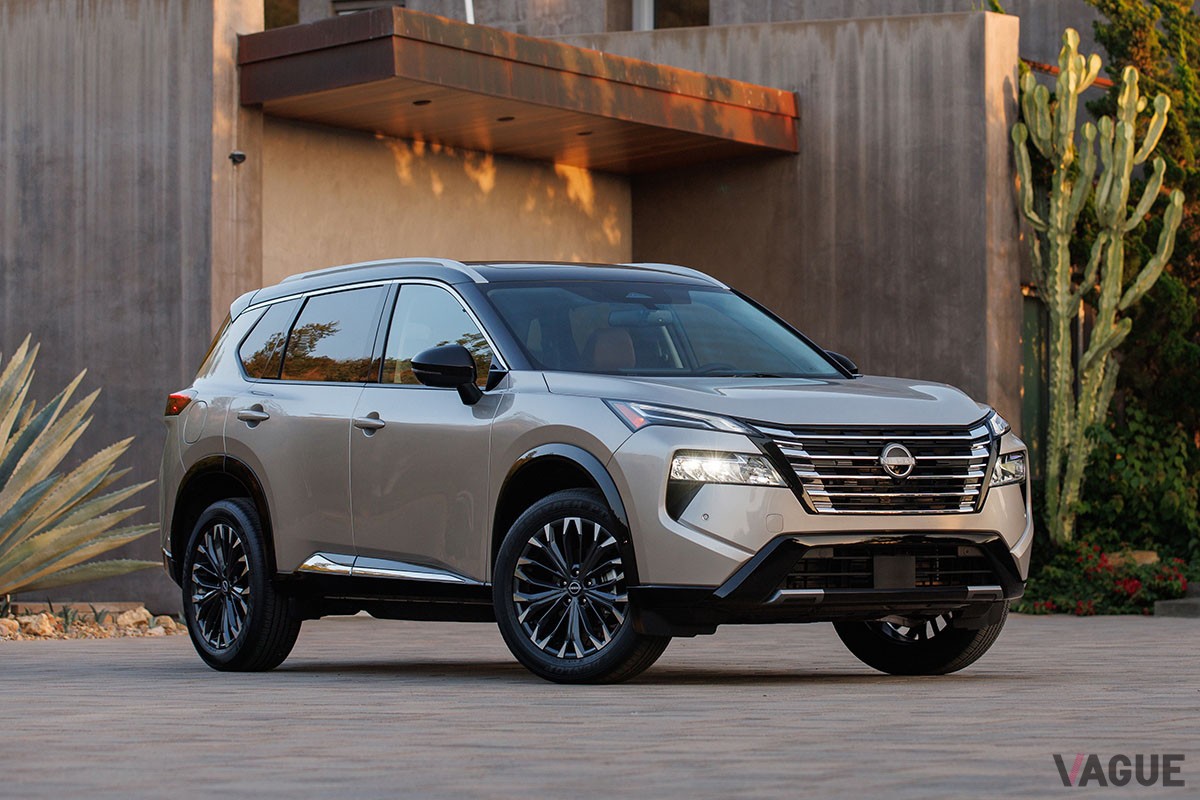 日産「エクストレイル」の北米版というべき「ローグ」が2024年モデルへと進化。なかでもフロントマスクは新時代のデザインへと刷新された