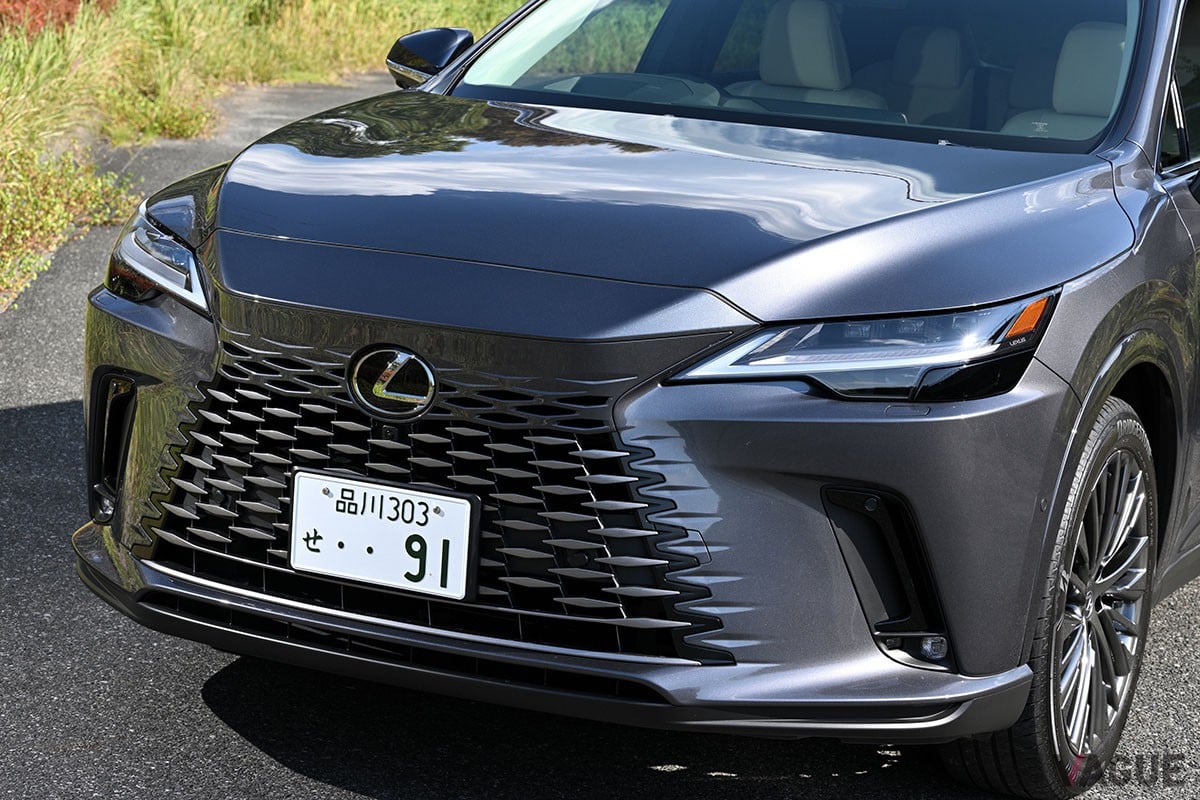 トヨタ車／レクサス車でおなじみのHEVパワートレインを搭載。なめらかな走りと省燃費など多数の美点を併せ持つレクサス「RX350h」
