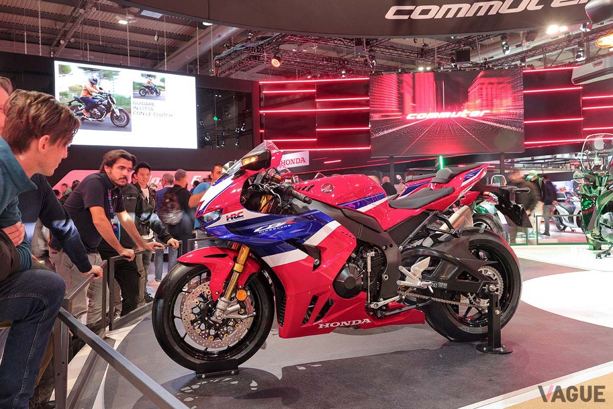 レースシーンでさらなる活躍を見せつけるべく進化を遂げたホンダ「CBR1000RR-R ファイヤーブレード」の2024年モデル