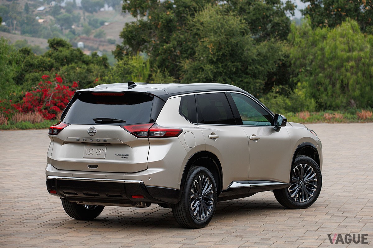 日産「エクストレイル」の北米版というべき「ローグ」が2024年モデルへと進化。なかでもフロントマスクは新時代のデザインへと刷新された