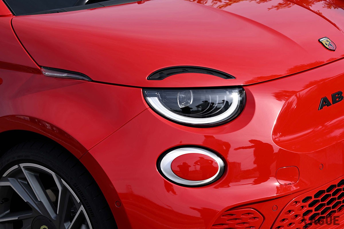 軽自動車よりちょっと大きい程度のコンパクトボディに刺激的なドライビング・エンターテインメントが詰まっているアバルト「500e」