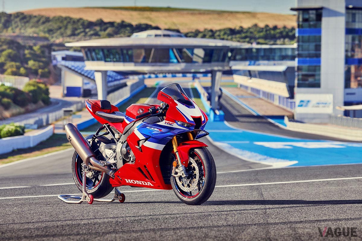 レースシーンでさらなる活躍を見せつけるべく進化を遂げたホンダ「CBR1000RR-R ファイヤーブレード」の2024年モデル
