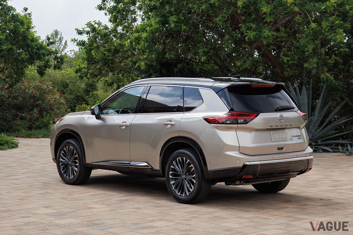 日産「エクストレイル」の北米版というべき「ローグ」が2024年モデルへと進化。なかでもフロントマスクは新時代のデザインへと刷新された