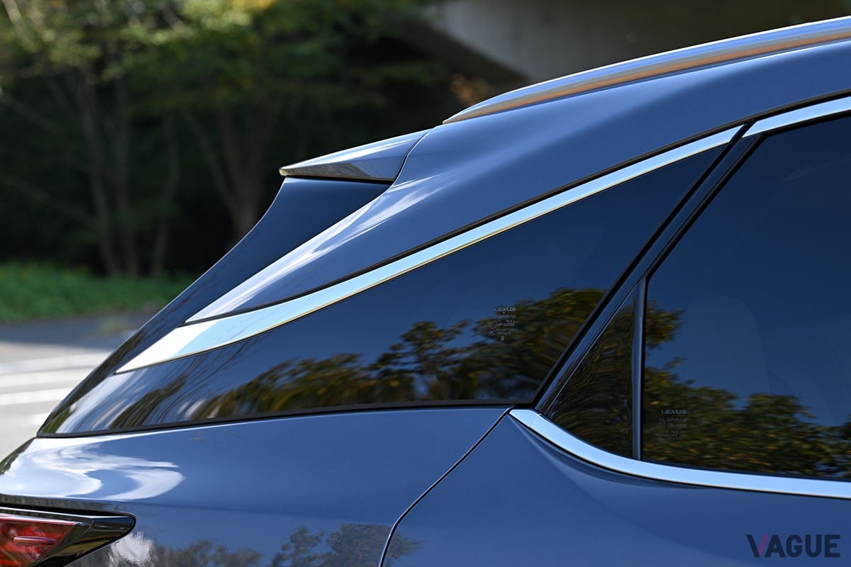 トヨタ車／レクサス車でおなじみのHEVパワートレインを搭載。なめらかな走りと省燃費など多数の美点を併せ持つレクサス「RX350h」
