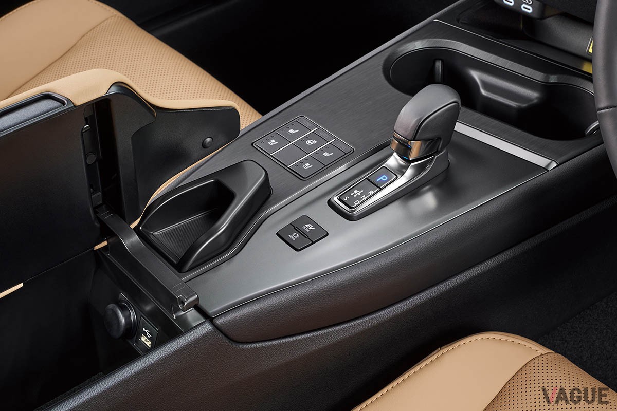 レクサス新型「UX300h」