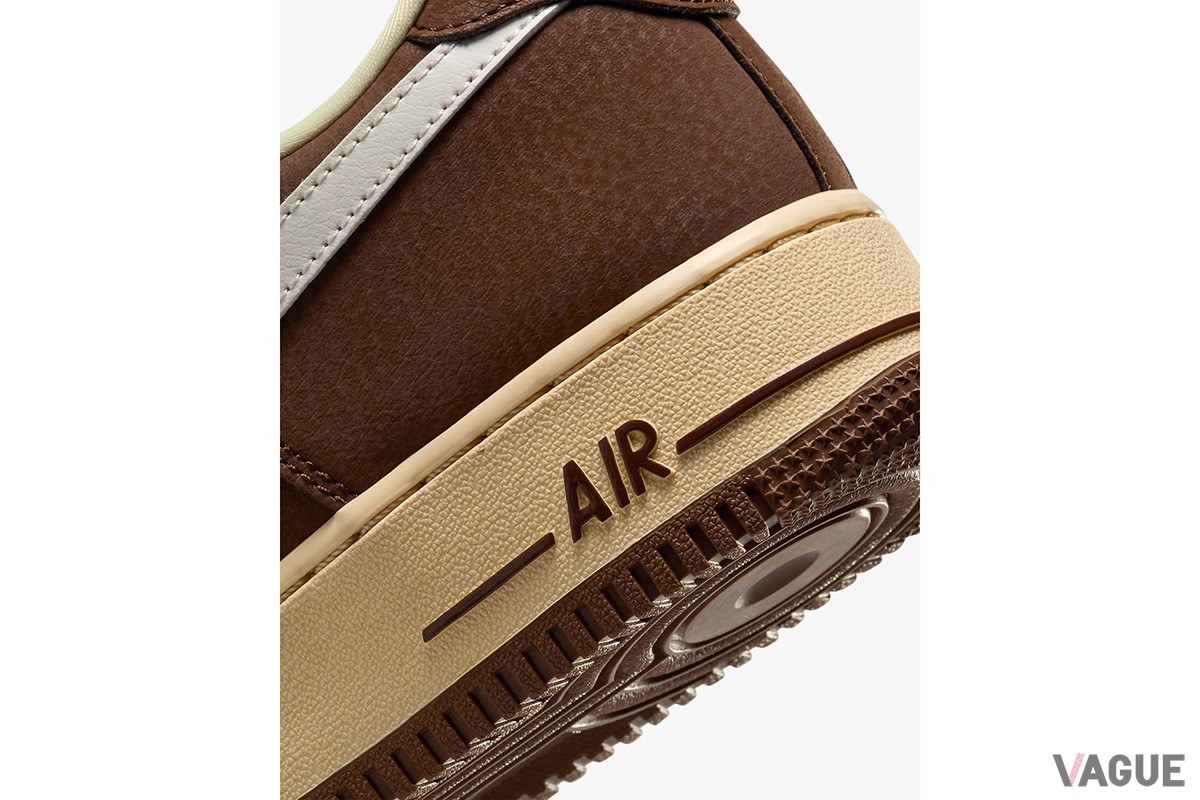 Nike Airを搭載した初のバスケットボールシューズ「エア フォース 1」の進化版「エア フォース 1 ’07」に冬らしいアースカラーの新色が登場
