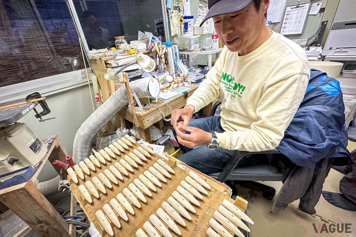アングラーの思い通りに泳がせられるよう、お腹の部分に小さな重りを入れてバランスを調整します