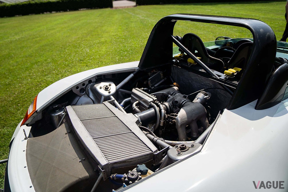 エンジンは3.6リッター水平対向6気筒ツインターボに換装されている（C）Mecanic Import
