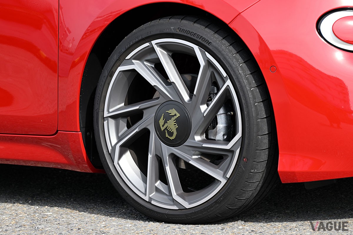 軽自動車よりちょっと大きい程度のコンパクトボディに刺激的なドライビング・エンターテインメントが詰まっているアバルト「500e」