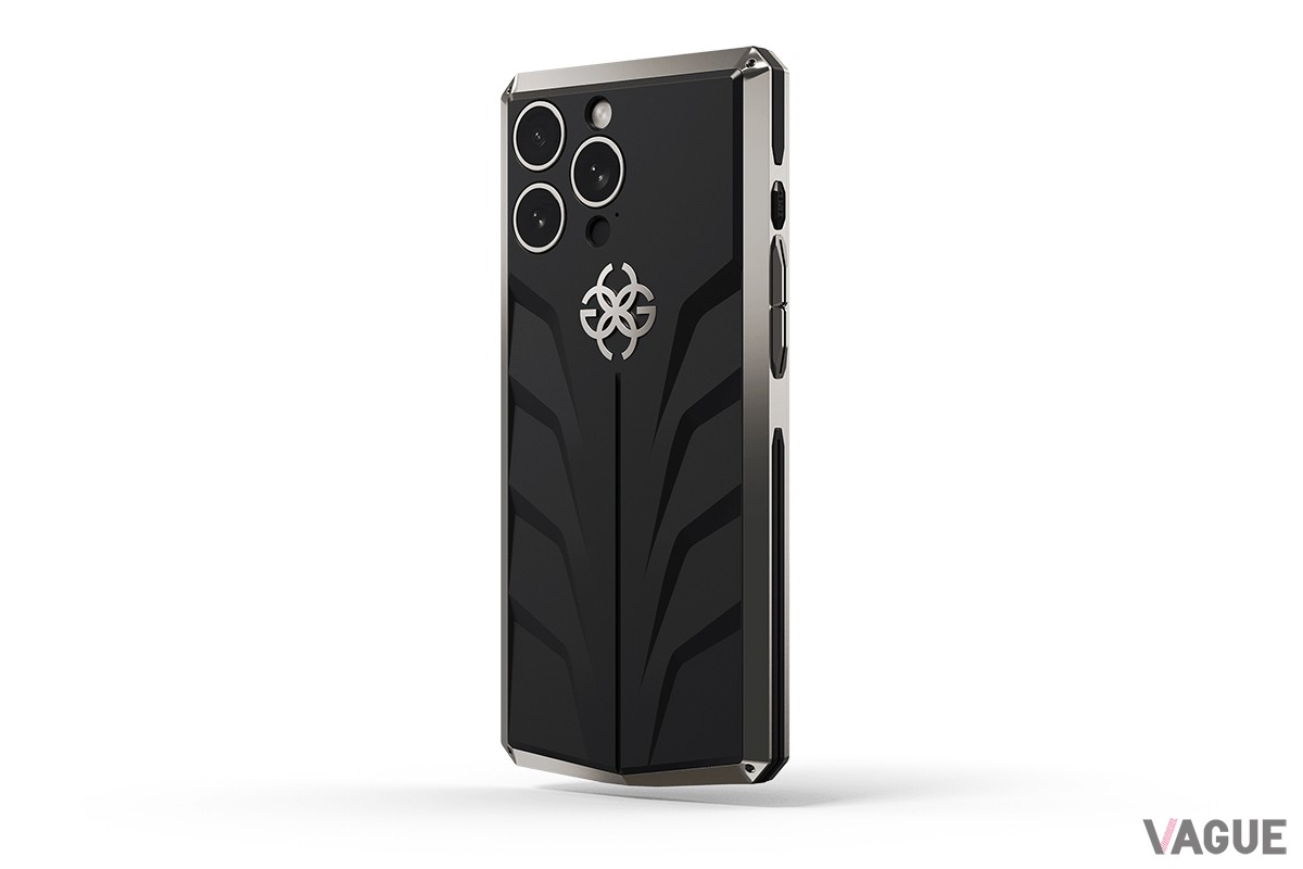 「iPhone Case RS15 Titanium Grey」（16万5000円、消費税込）