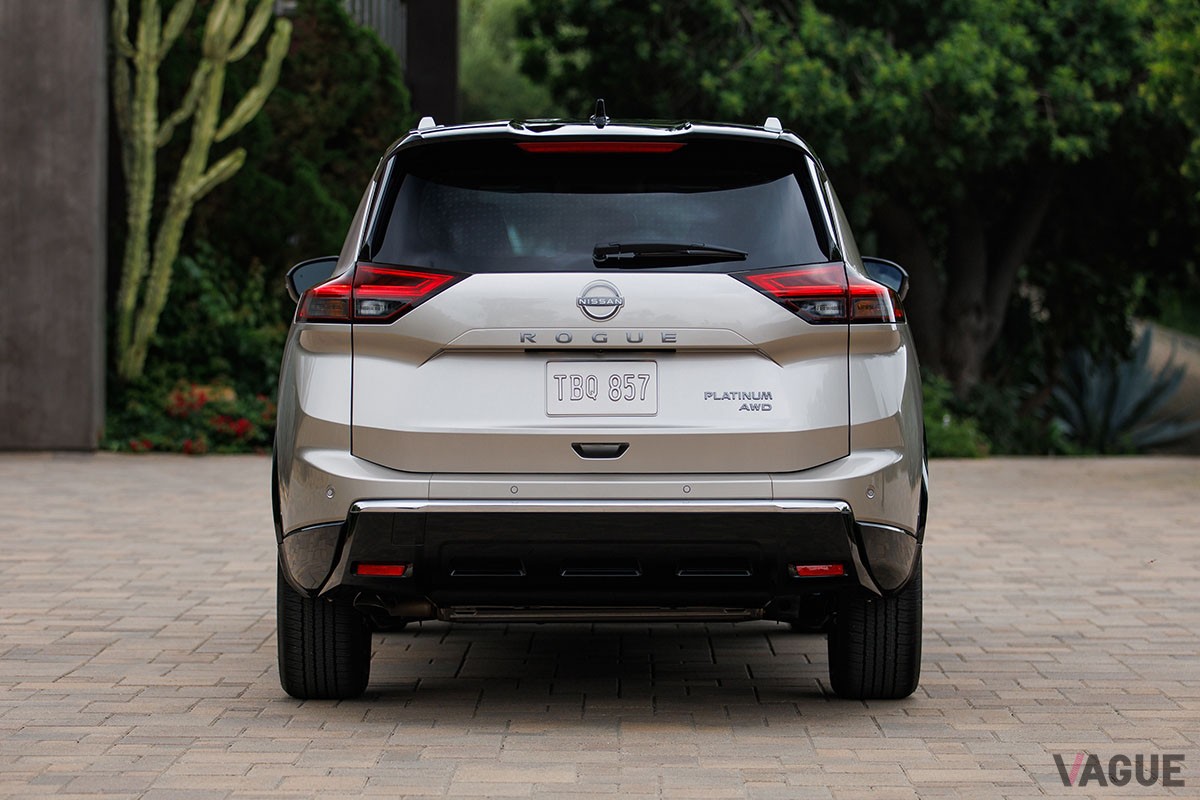 日産「エクストレイル」の北米版というべき「ローグ」が2024年モデルへと進化。なかでもフロントマスクは新時代のデザインへと刷新された