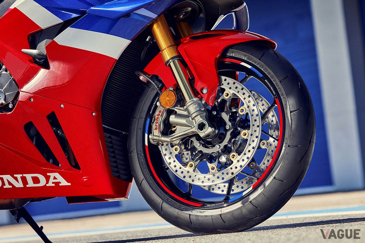 レースシーンでさらなる活躍を見せつけるべく進化を遂げたホンダ「CBR1000RR-R ファイヤーブレード」の2024年モデル