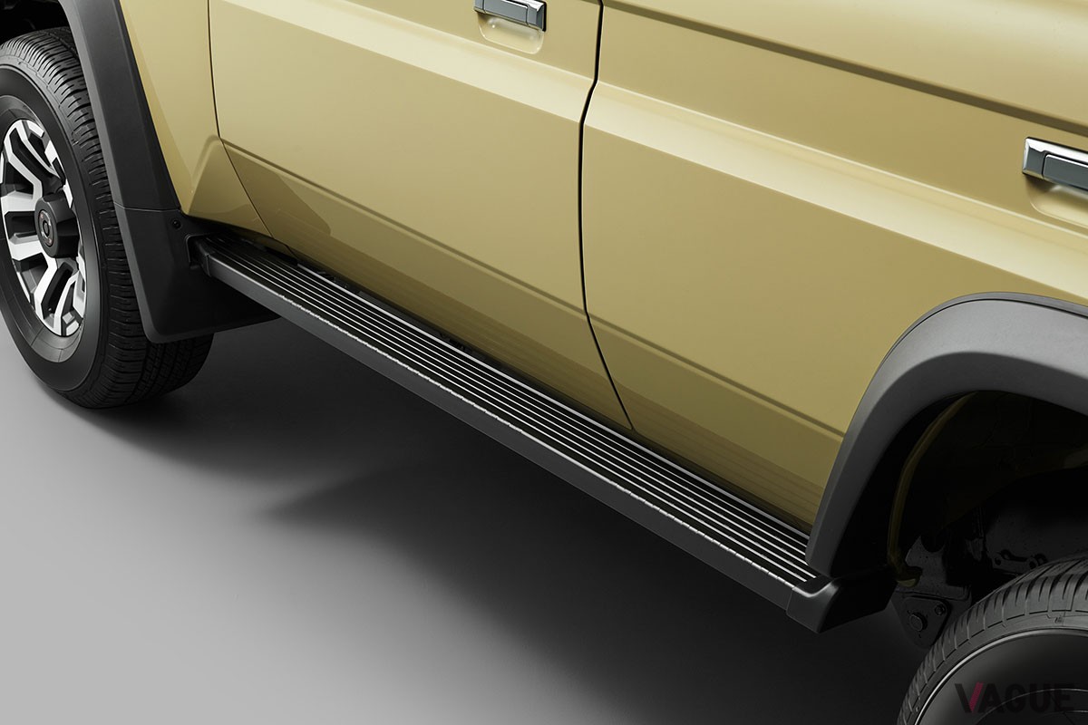 300系譲りのシート骨格やソフトな味つけのリアサスペンションなどにより、トヨタ新型「ランドクルーザー70」の後席は快適性がアップ