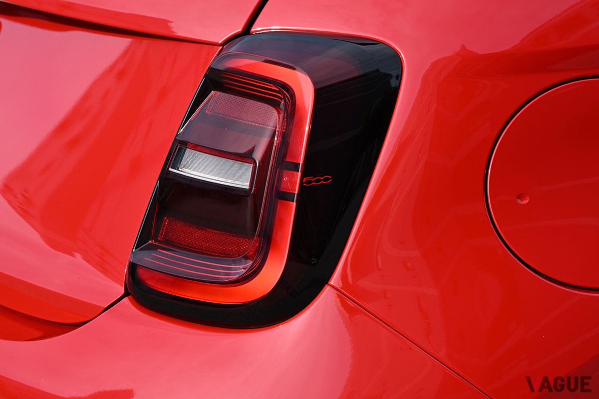 軽自動車よりちょっと大きい程度のコンパクトボディに刺激的なドライビング・エンターテインメントが詰まっているアバルト「500e」