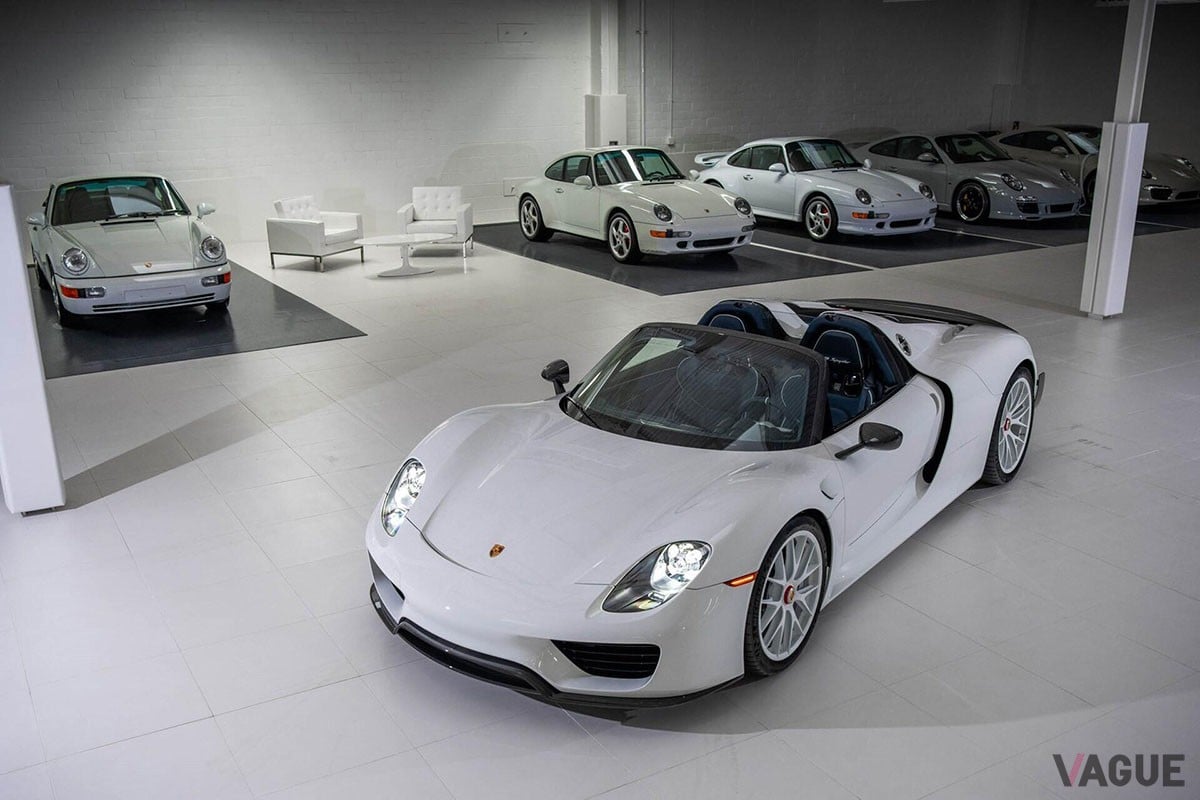 ポルシェ「918スパイダー」を始めとする貴重なモデルを取りそろえた「The White Collection」がオークションの競りにかけられた（C）RM Sotheby's