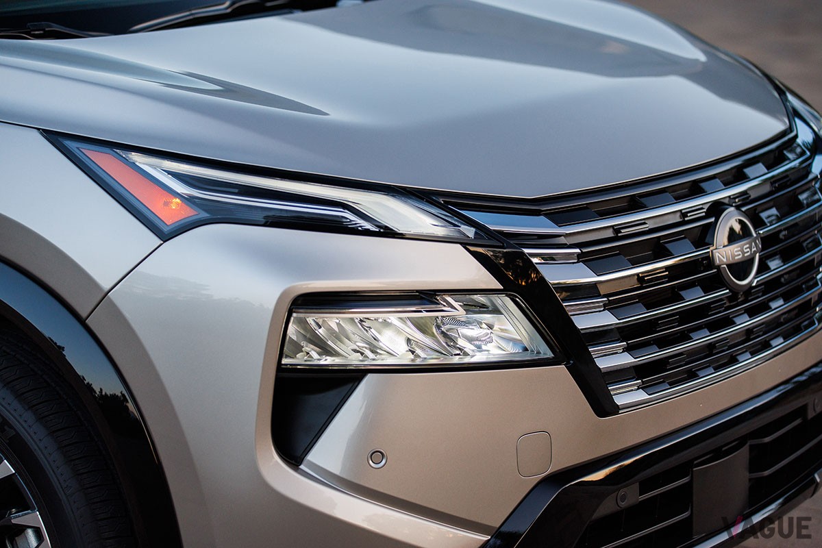 日産「エクストレイル」の北米版というべき「ローグ」が2024年モデルへと進化。なかでもフロントマスクは新時代のデザインへと刷新された