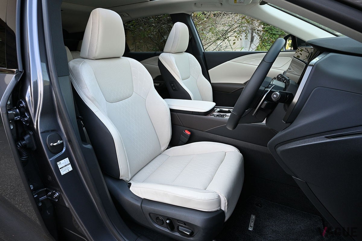 トヨタ車／レクサス車でおなじみのHEVパワートレインを搭載。なめらかな走りと省燃費など多数の美点を併せ持つレクサス「RX350h」