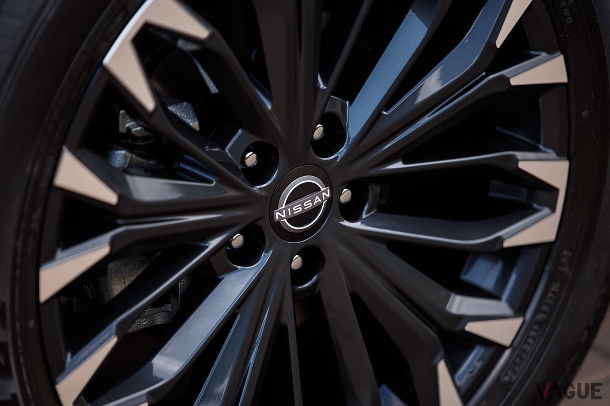 日産「エクストレイル」の北米版というべき「ローグ」が2024年モデルへと進化。なかでもフロントマスクは新時代のデザインへと刷新された