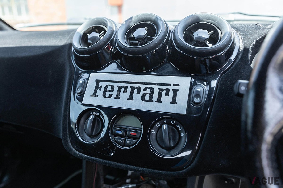 オークションに出品されていた全く別の「F430」のレプリカ。こちらもベースはフォード「クーガ」だ（C）CAR＆CLASSIC