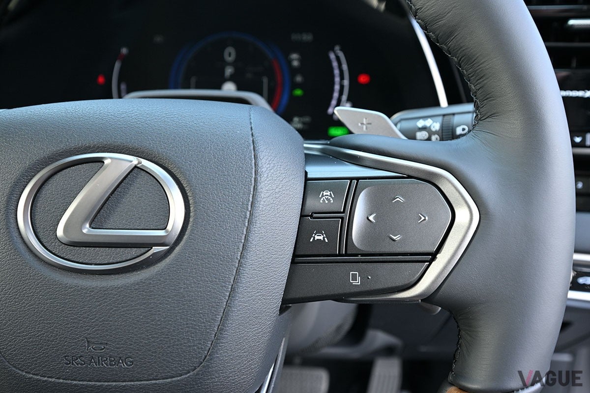 トヨタ車／レクサス車でおなじみのHEVパワートレインを搭載。なめらかな走りと省燃費など多数の美点を併せ持つレクサス「RX350h」