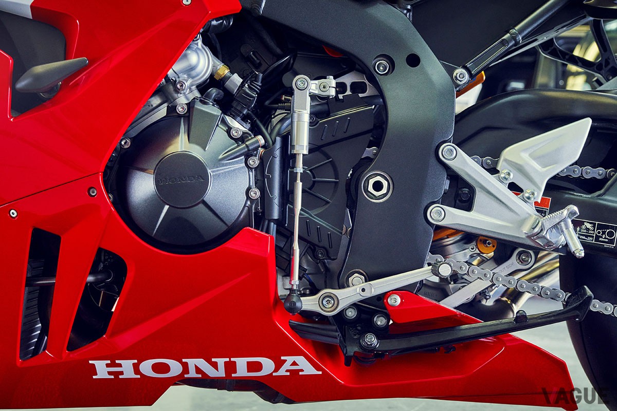 レースシーンでさらなる活躍を見せつけるべく進化を遂げたホンダ「CBR1000RR-R ファイヤーブレード」の2024年モデル