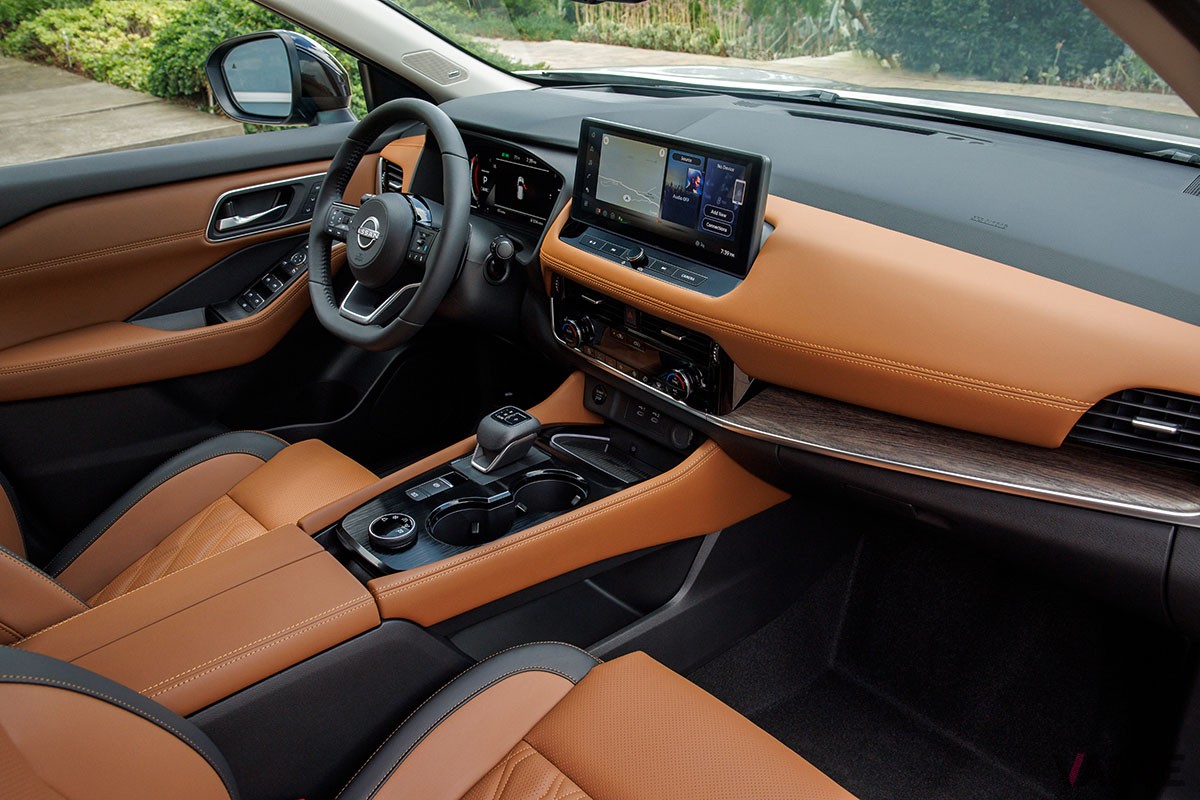 日産「エクストレイル」の北米版というべき「ローグ」が2024年モデルへと進化。なかでもフロントマスクは新時代のデザインへと刷新された