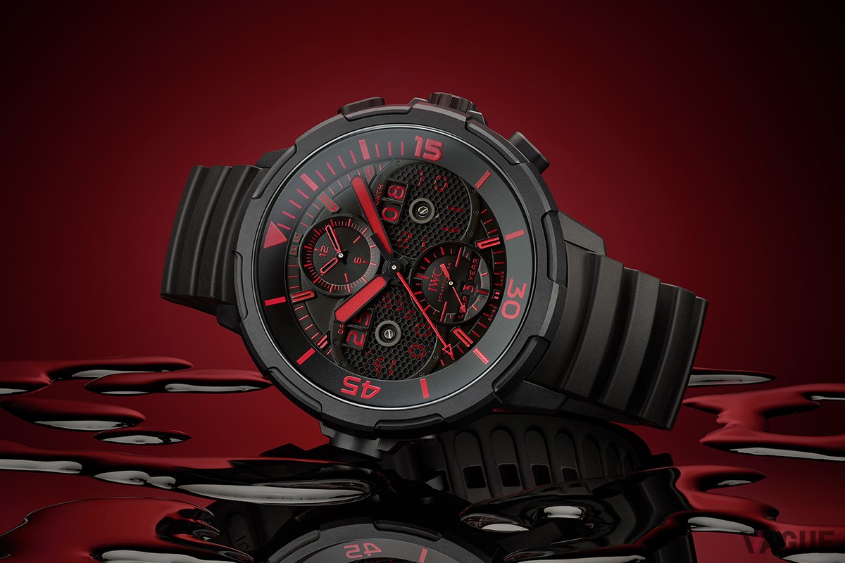 レッドのスーパールミノヴァをあしらった「IW379405」（838万7500円、消費税込）