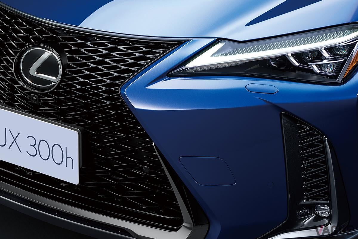 レクサス新型「UX300h」