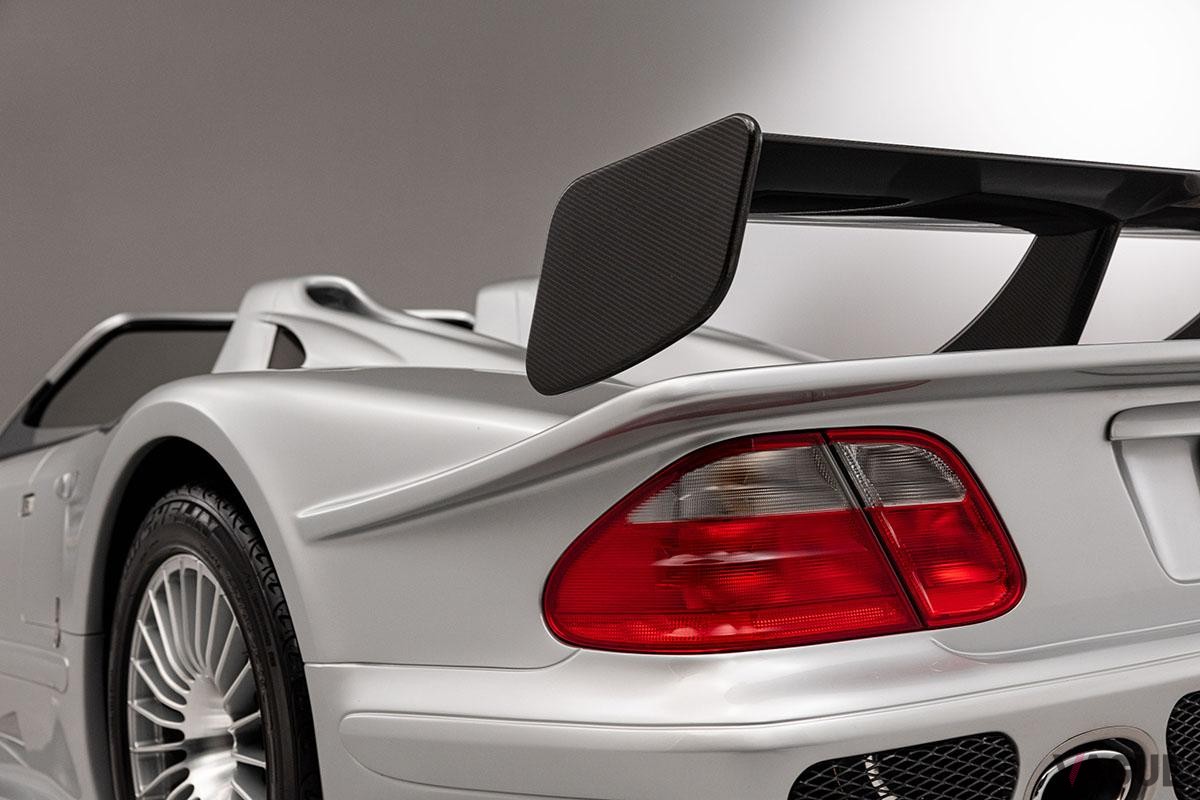 1023万5000ドル（約15億3450万円）で落札されたメルセデス・ベンツ「CLK GTR ロードスター」(c)2023 2023 Courtesy of RM Sotheby's