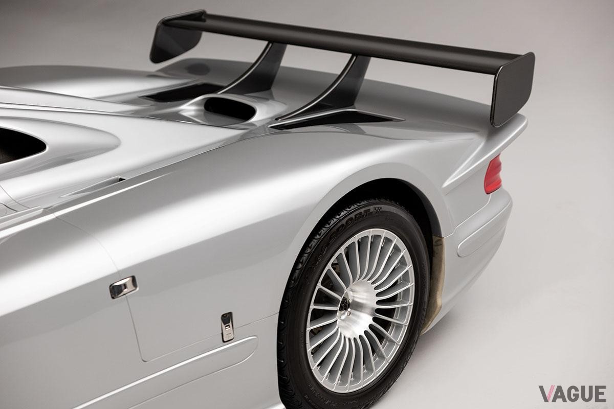 1023万5000ドル（約15億3450万円）で落札されたメルセデス・ベンツ「CLK GTR ロードスター」(c)2023 2023 Courtesy of RM Sotheby's