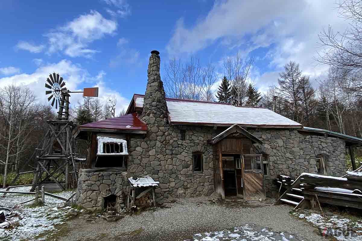 ドラマ「北の国から」ロケで使われた五郎石の家。北海道富良野市にある