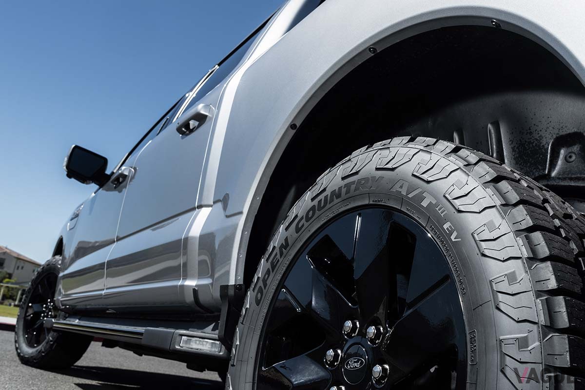 フォード「F150ライトニング」に装着されたトーヨータイヤ「オープンカントリーA／T III EV」