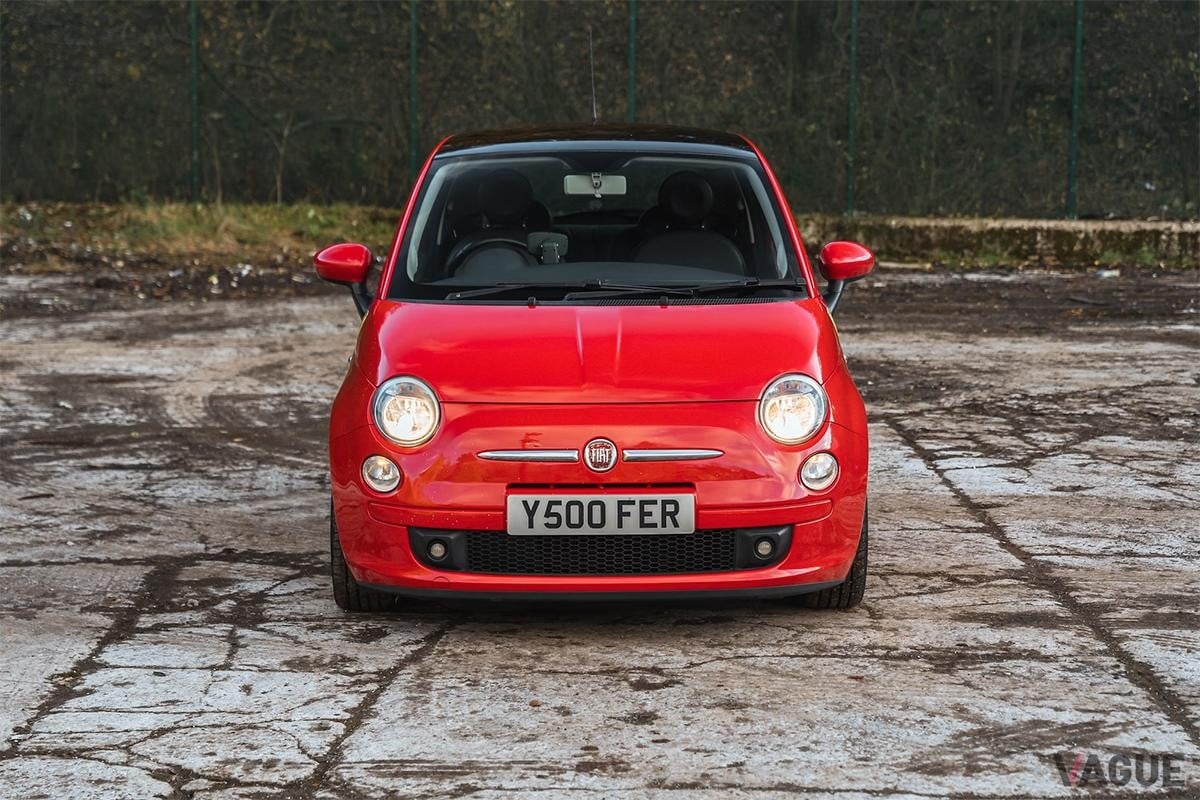 英国のオークションに登場した2008年式フィアット「500 フェラーリ・ディーラー・エディション」