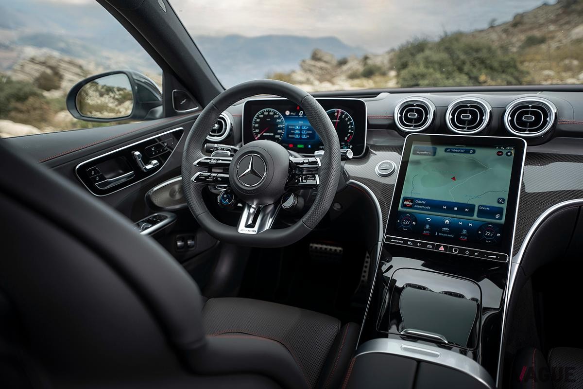 日本市場に導入されたメルセデスAMG新型「C63 SEパフォーマンス ステーションワゴン」のインテリア