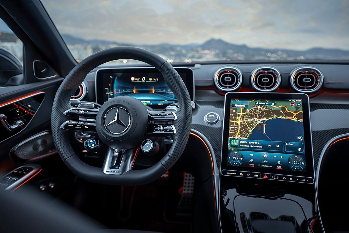 日本市場に導入されたメルセデスAMG新型「C63 SEパフォーマンス ステーションワゴン」のインテリア